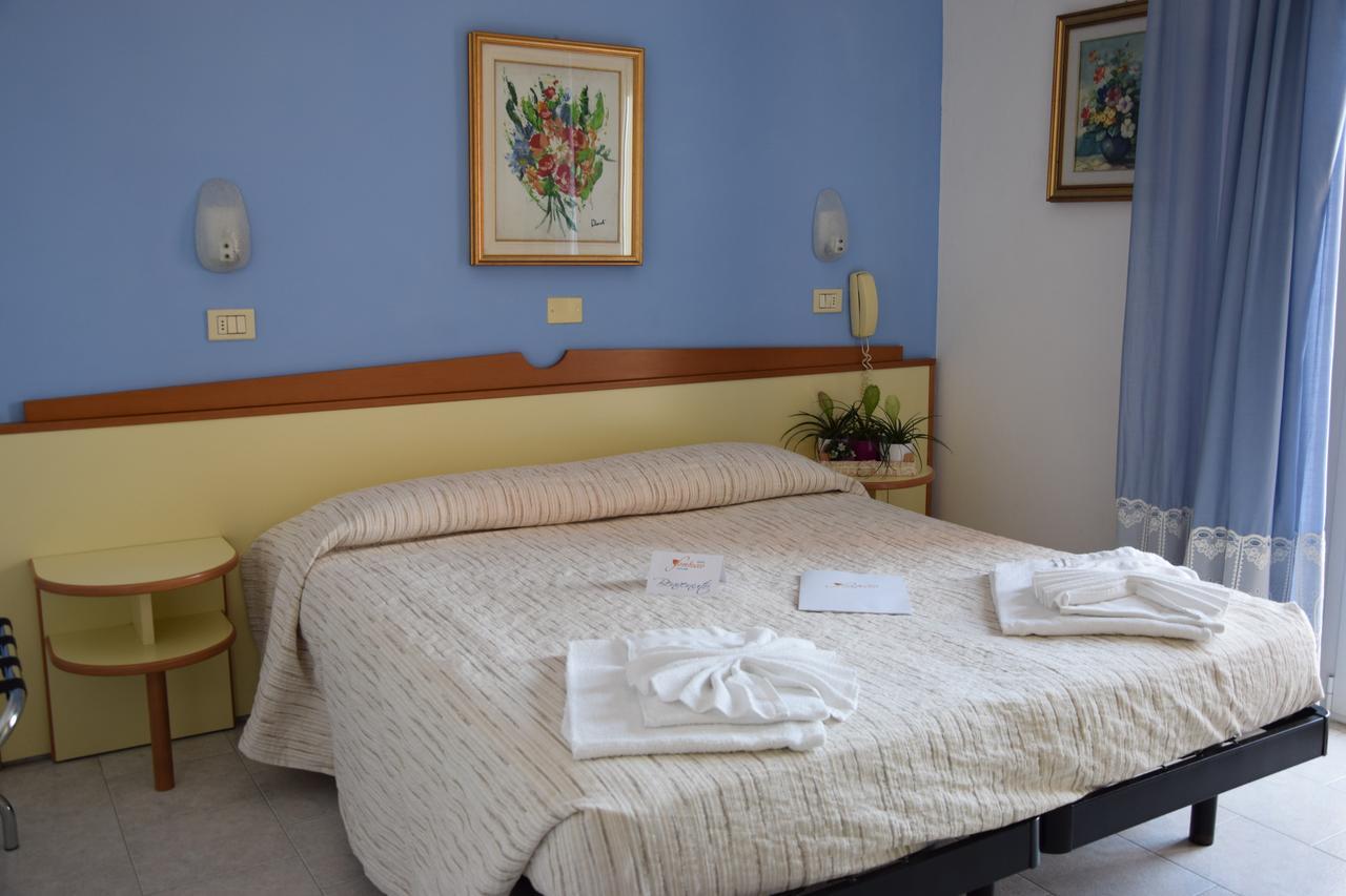 רימיני Hotel Sombrero מראה חיצוני תמונה